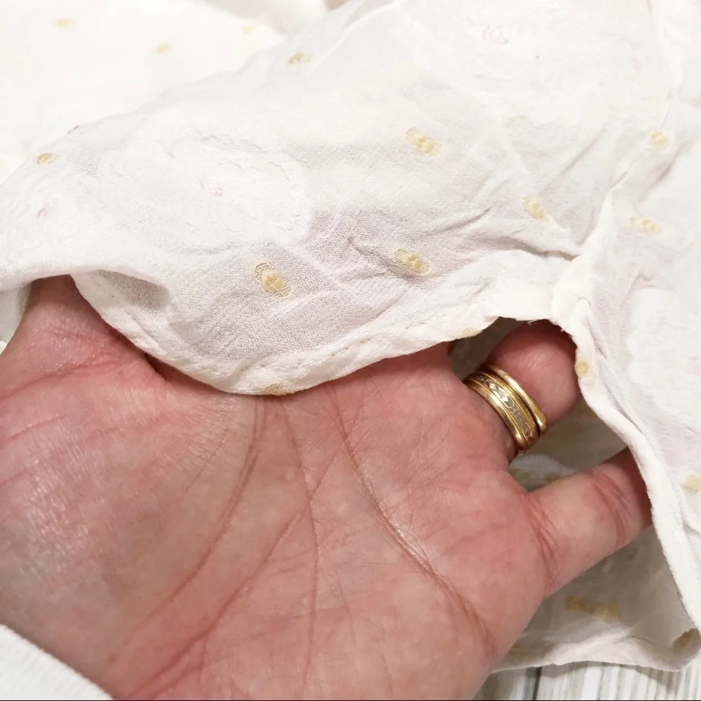 🌸🌼EUC Loft Cream Ruffled Cap Sleeve Top - Picture 6 of 9